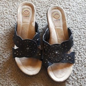 🤗10/$25 GENTLY WORN SANDALS WITH WEDGE